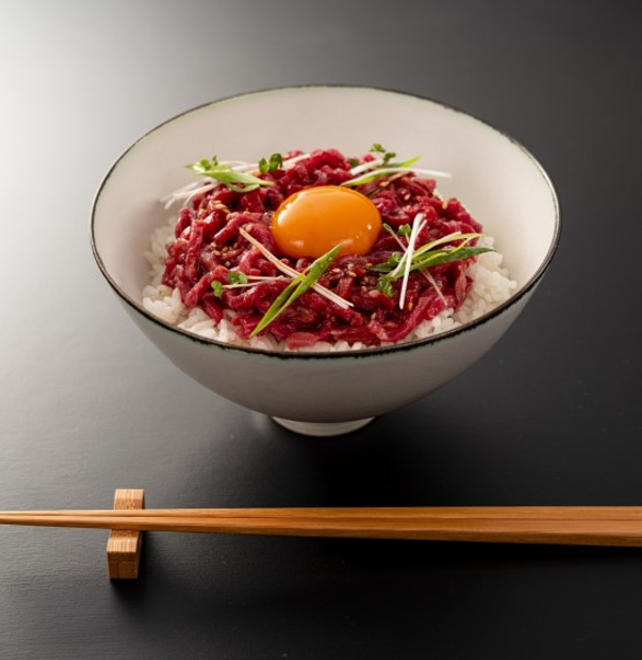 Kuroge Wagyu beef yukhoe-don set with cured ham