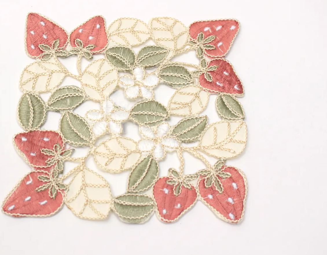 Ami-Brugge - Strawberry  - Lace embroidered coaster